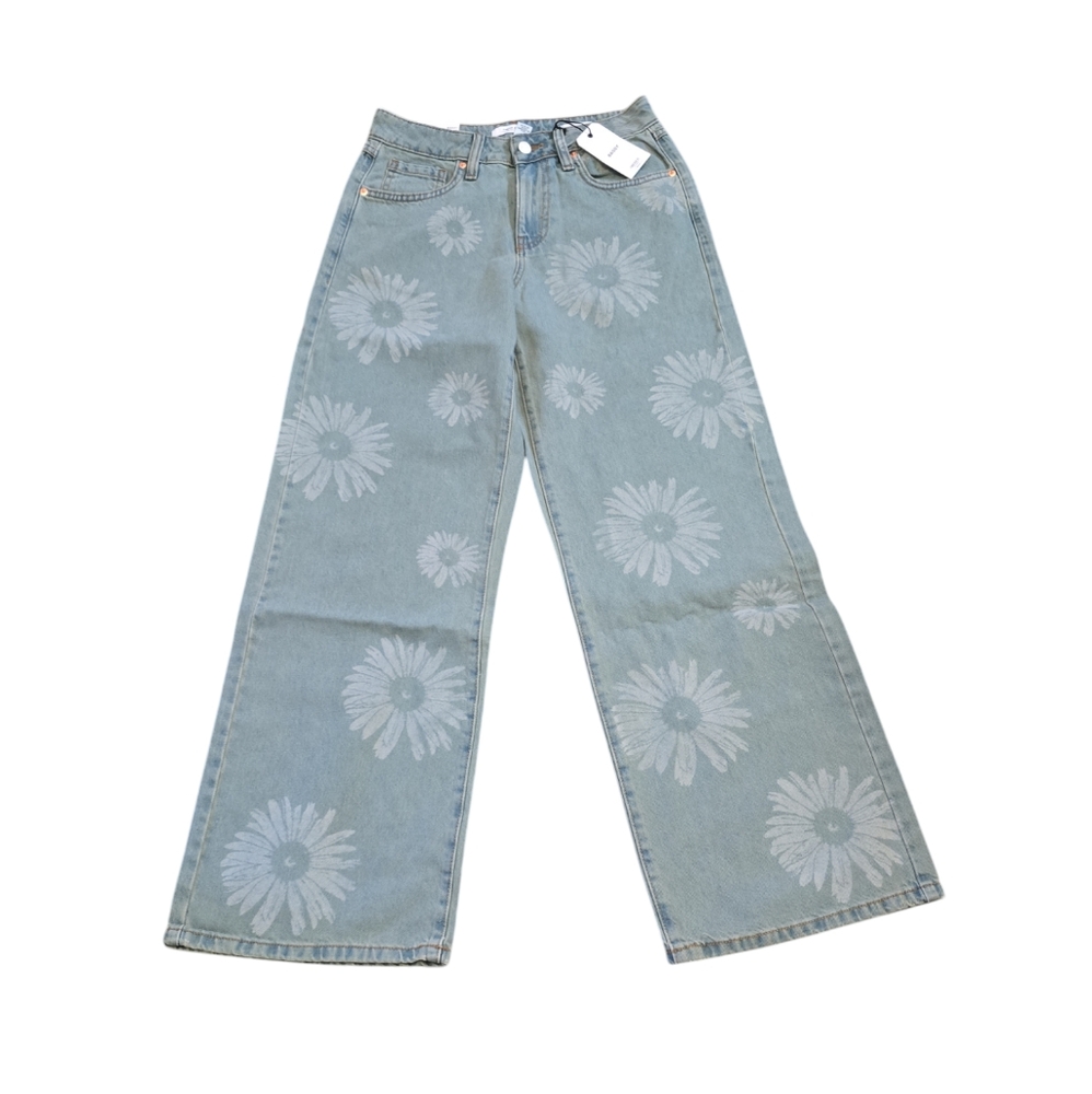 Forever 21 Floral print midsized floral jeans